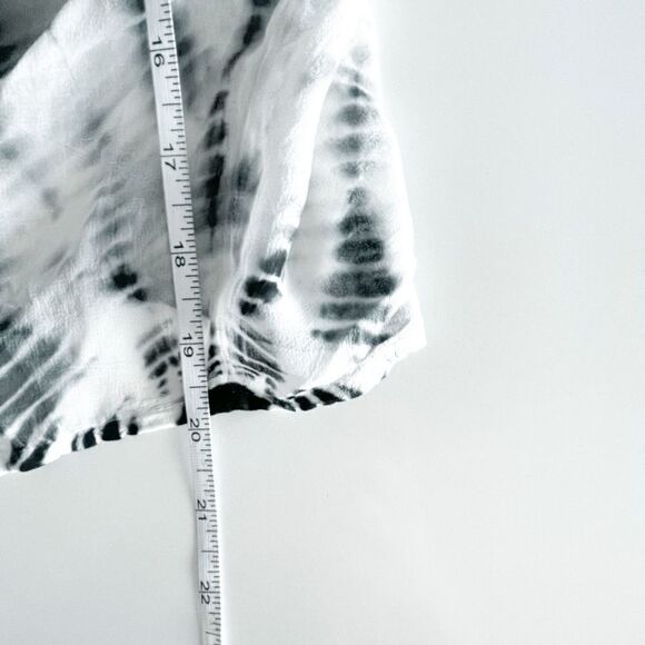 Buffalo David Bitton Women's Large Top Short Sleeve Cropped Style Tie Dye Black - Picture 4 of 5